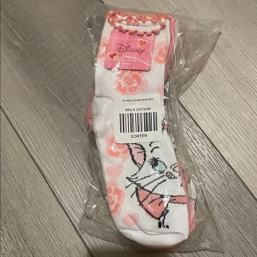 Disney Cream Short Sleeve Tee and Disney  socks. - Picture 11 of 12